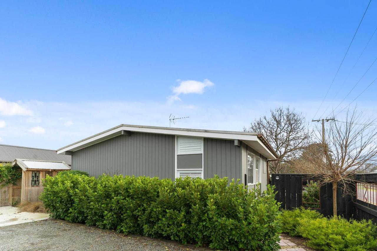The Walnut Tree House - Martinborough Holiday Home Exterior photo